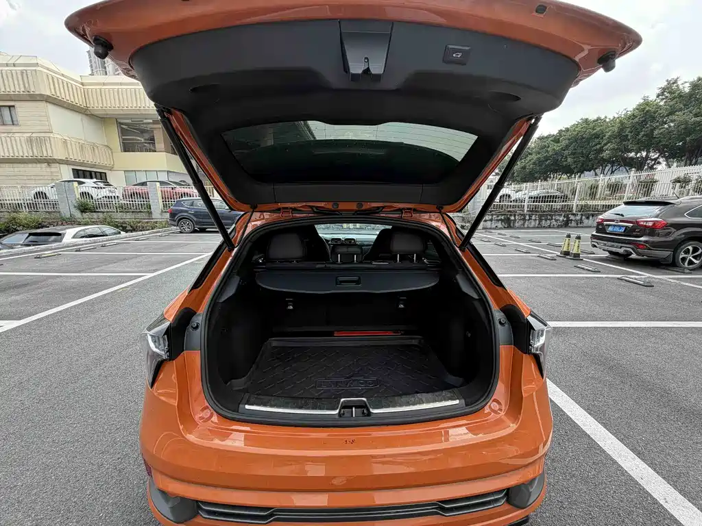 Lynk & Co 02 Hatchback — миниатюра 7
