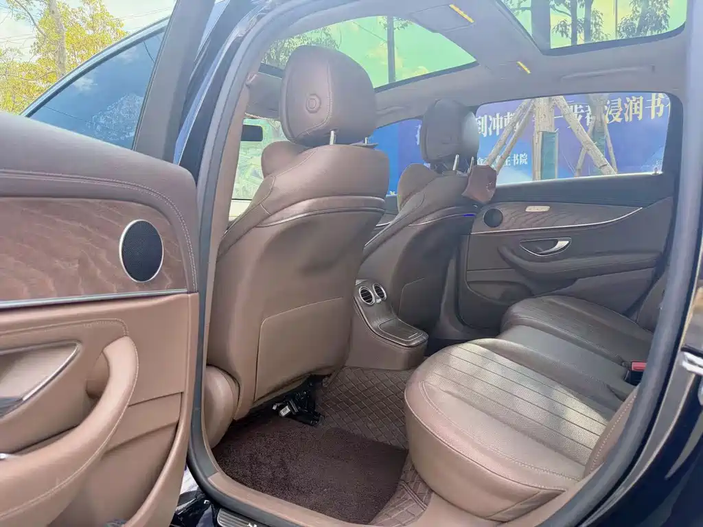 Mercedes-Benz E-Class — миниатюра 6