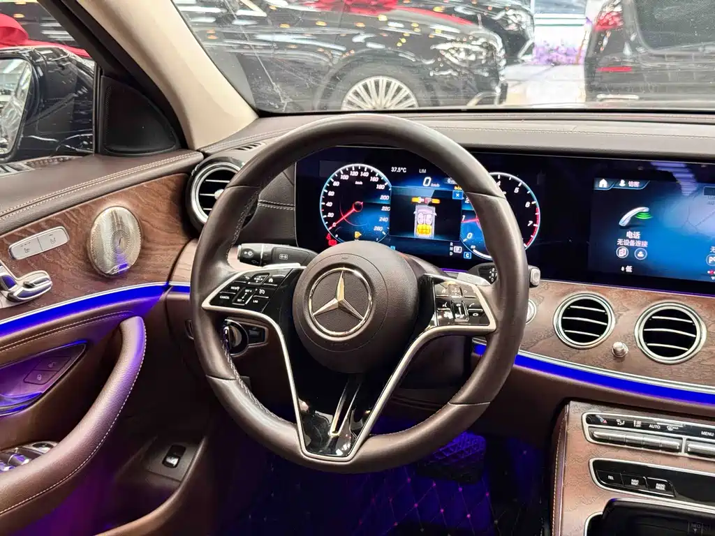 Mercedes-Benz E-Class — миниатюра 10
