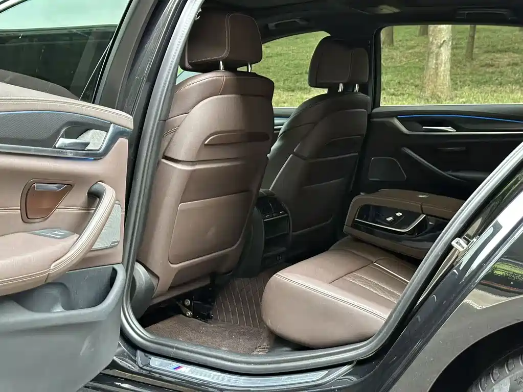 BMW 5 Series New Energy — миниатюра 7