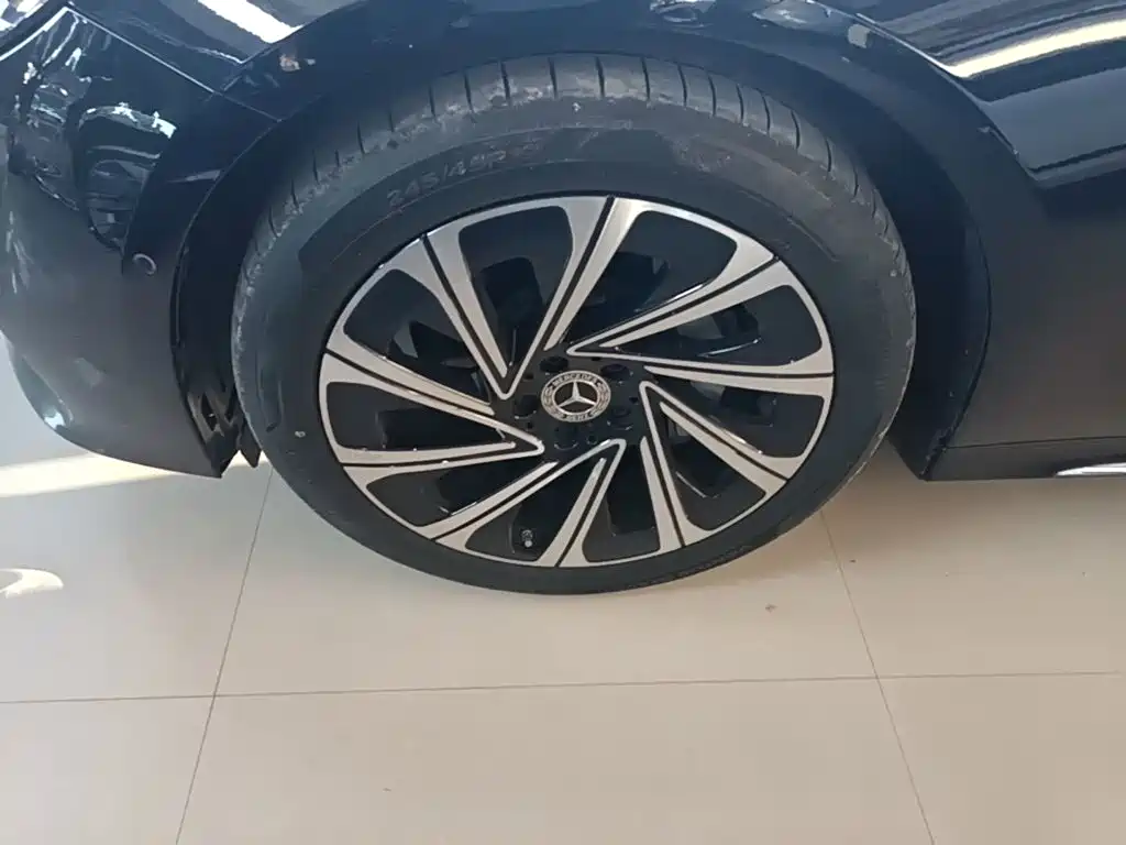 Mercedes-Benz E-Class — миниатюра 23