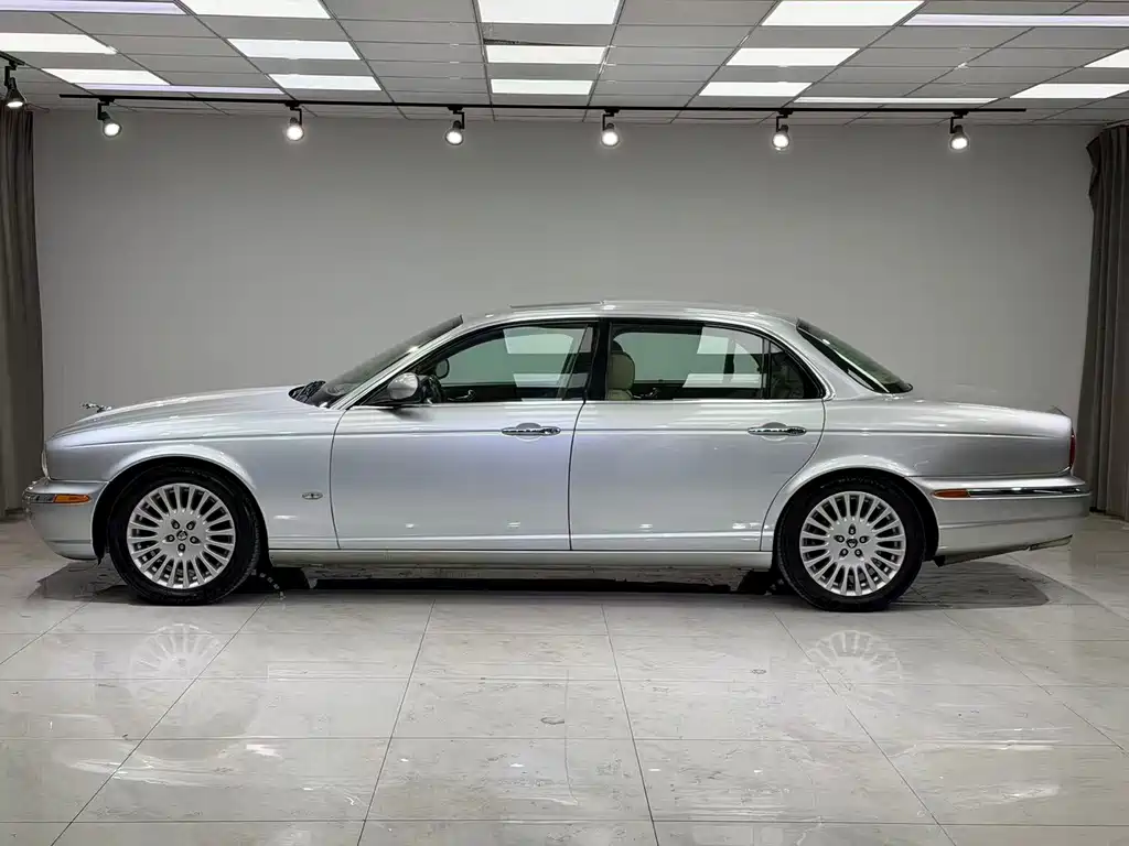 Jaguar XJ — миниатюра 3