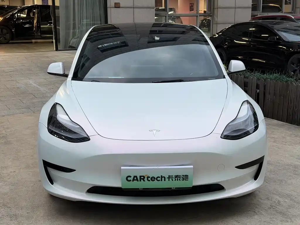 Tesla Model 3 — миниатюра 2