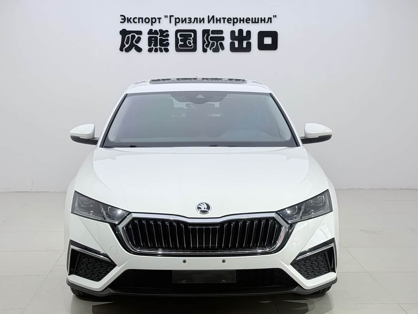 Skoda Octavia 1.4 л 2022 г. Белый, пробег 20000 км