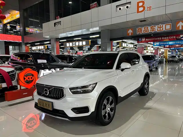 VOLVO  XC40 2019