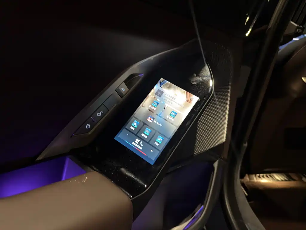 BMW 7 Series — миниатюра 10