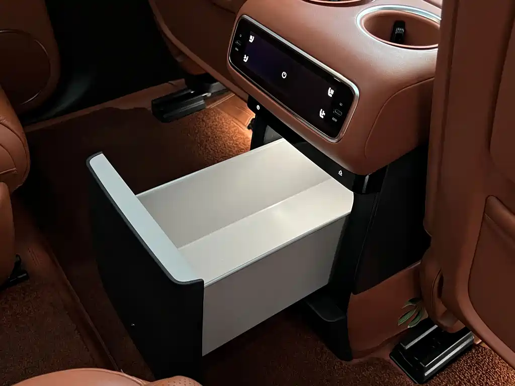 Li Auto Li L8 — миниатюра 18