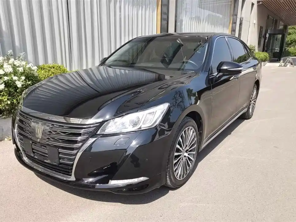 Toyota Crown 2018