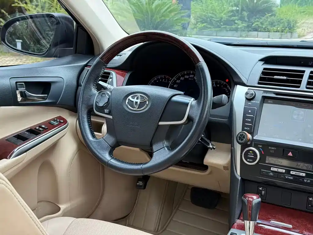 Toyota Camry 2013 2.0G Comfort