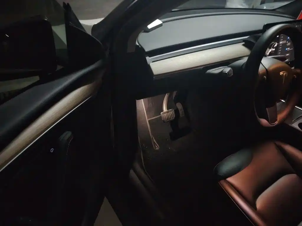 Tesla Model Y — миниатюра 13