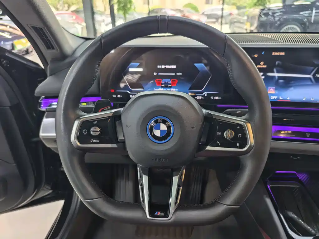 BMW i5 — миниатюра 9