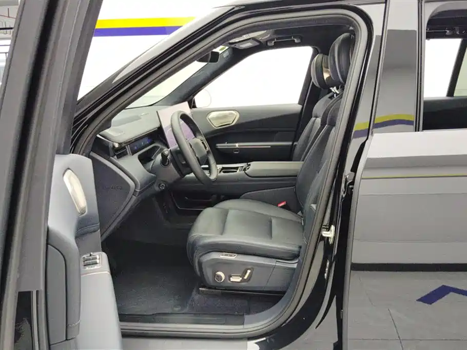 Lynk & Co 900 2025 1.5T Ultra 6 мест