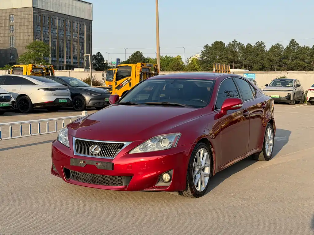 Lexus IS 2010