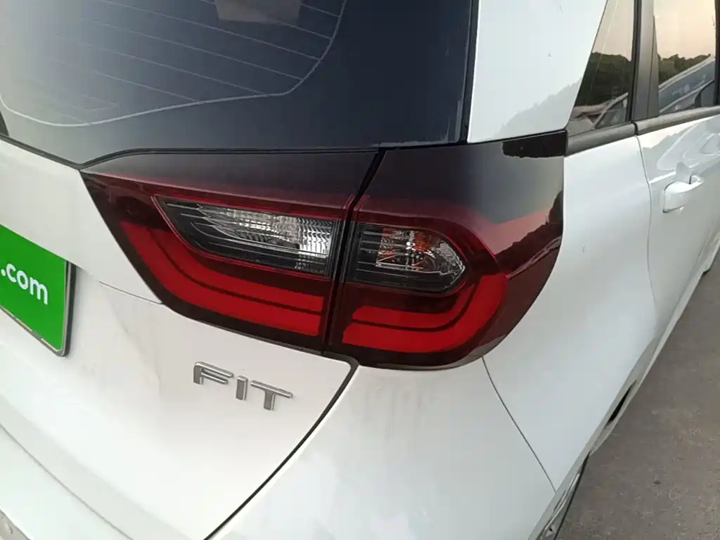 Honda Fit — миниатюра 8