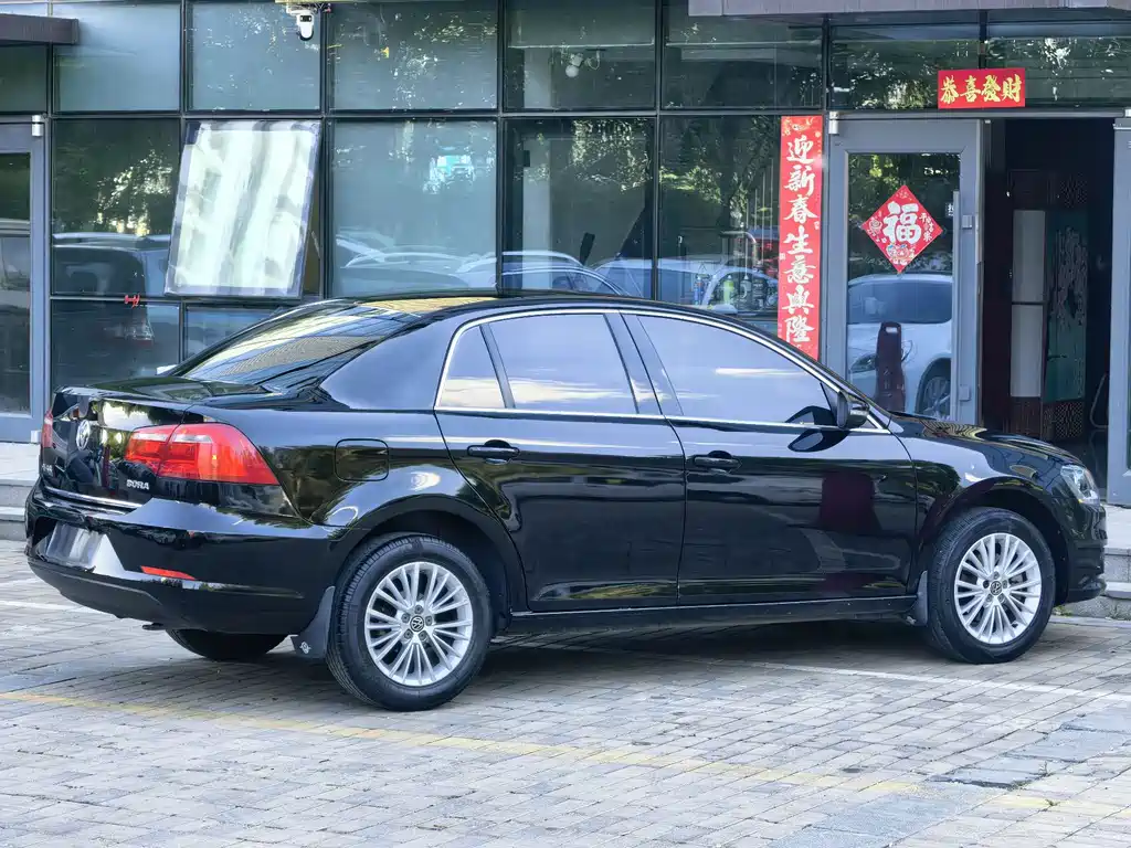 Volkswagen Bora 2013 1.6L AT Luxury