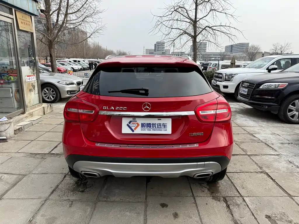 MERCEDES-BENZ GLA