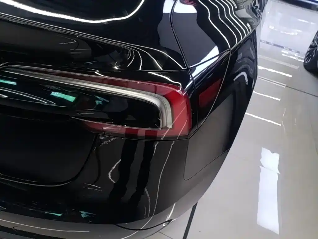 Tesla Model 3 — миниатюра 8