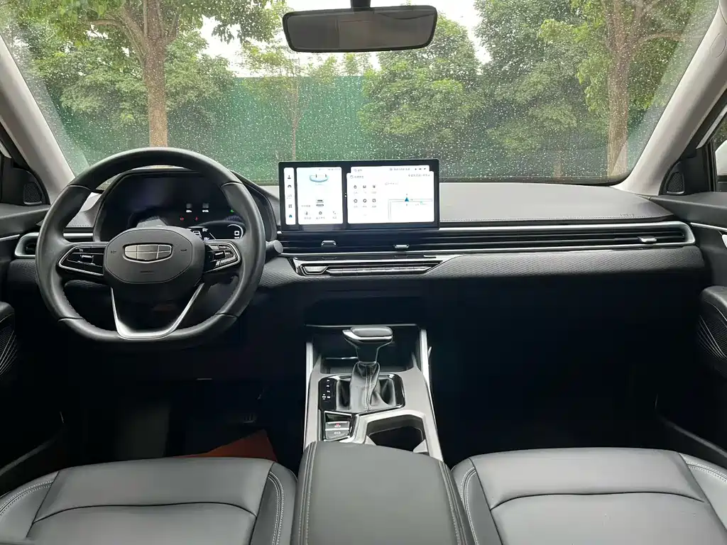 Geely Emgrand 2025 4 1.5L CVT Luxury