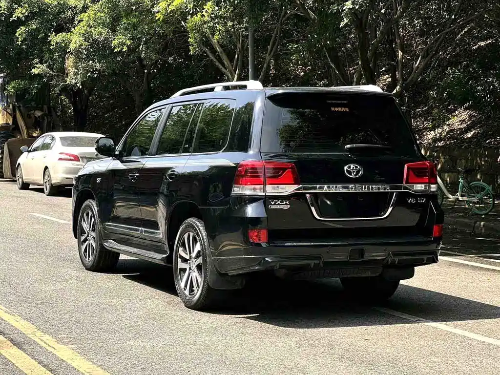 Toyota Land Cruiser — миниатюра 3