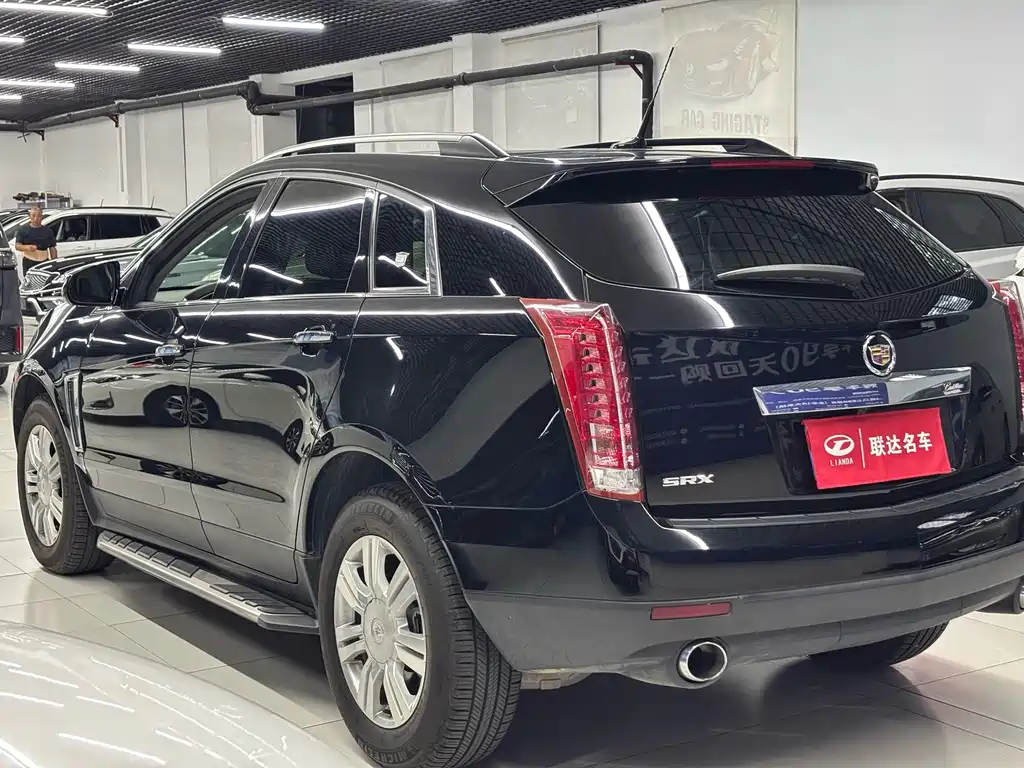 Cadillac SRX — миниатюра 6