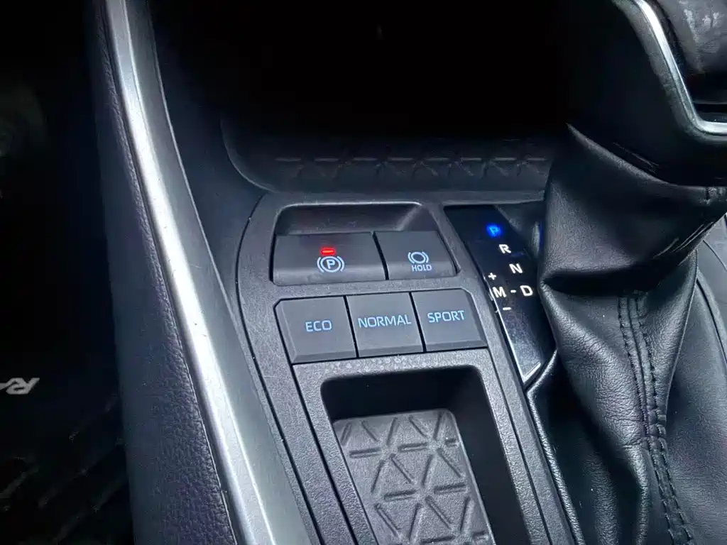 Toyota RAV4 — миниатюра 11