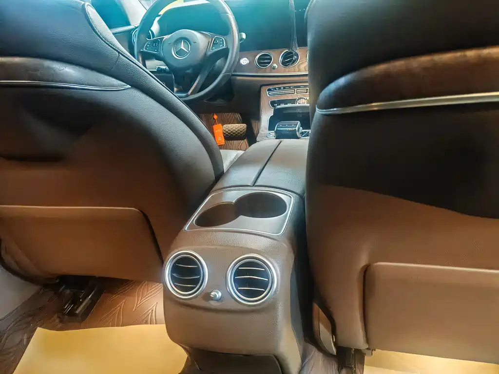 Mercedes-Benz E-Class — миниатюра 6