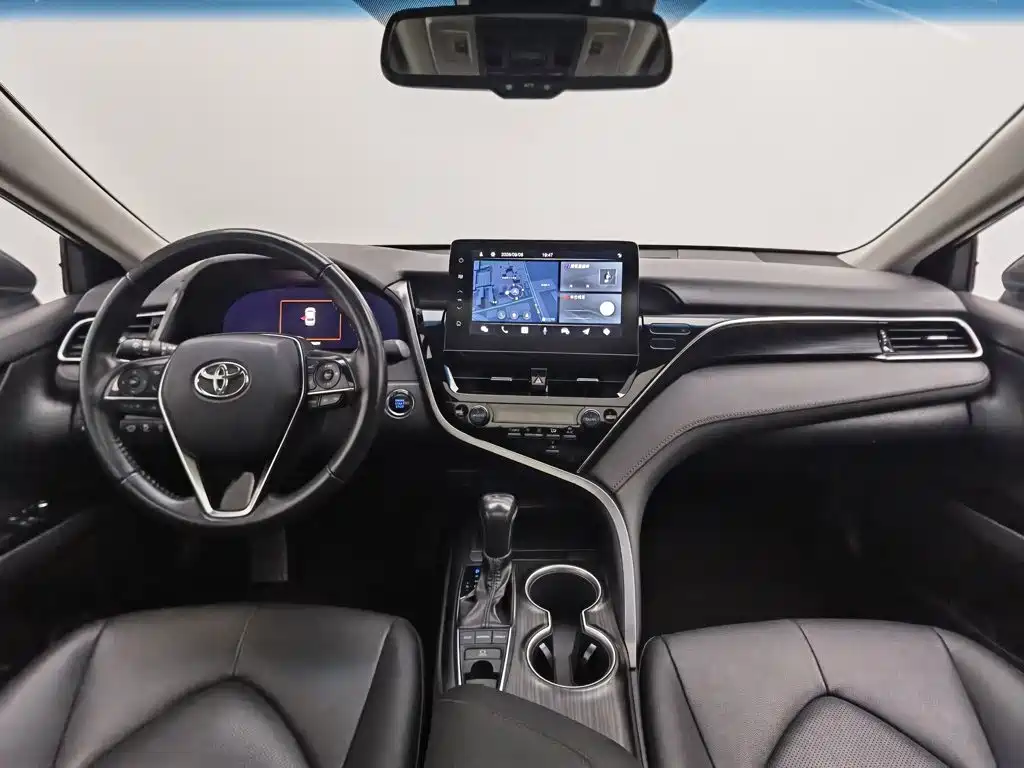 Toyota Camry — миниатюра 5