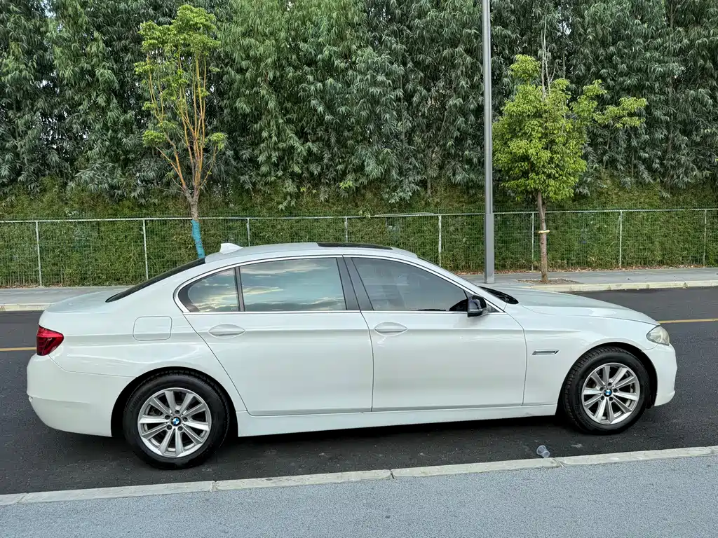 BMW 5 Series — миниатюра 26