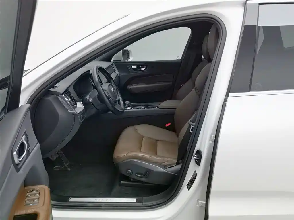 Volvo XC60 2022 B5 Luxury