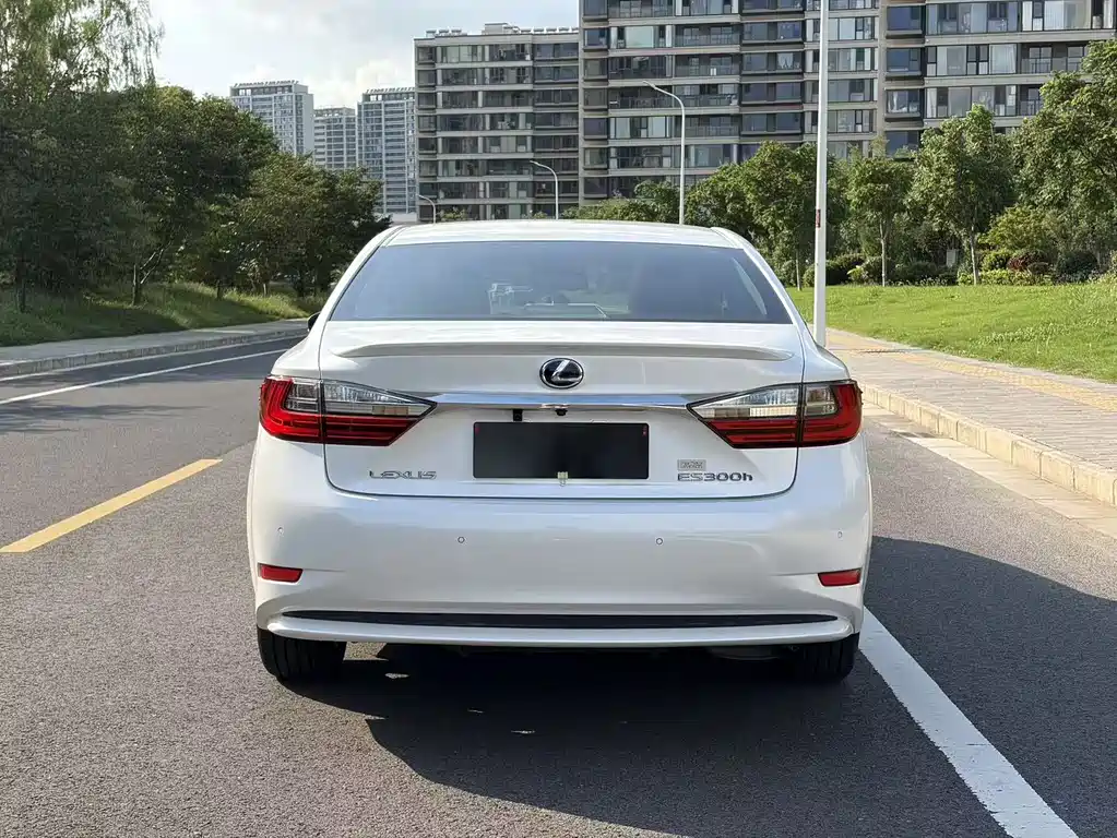 Lexus ES — миниатюра 4