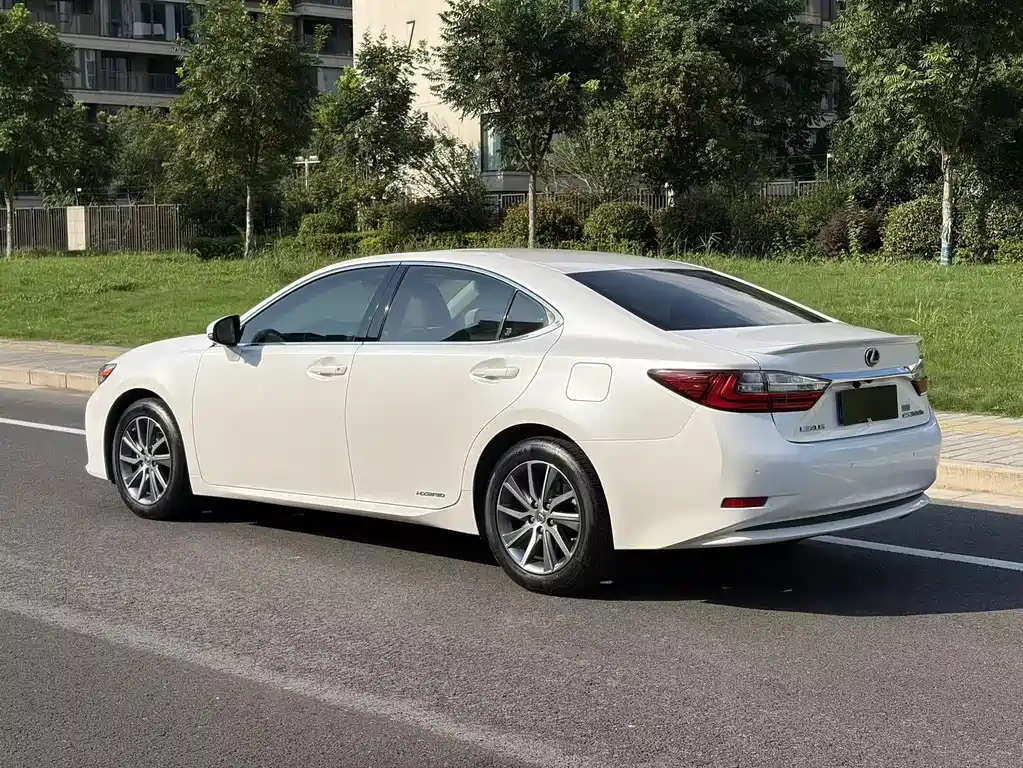 Lexus ES — миниатюра 6