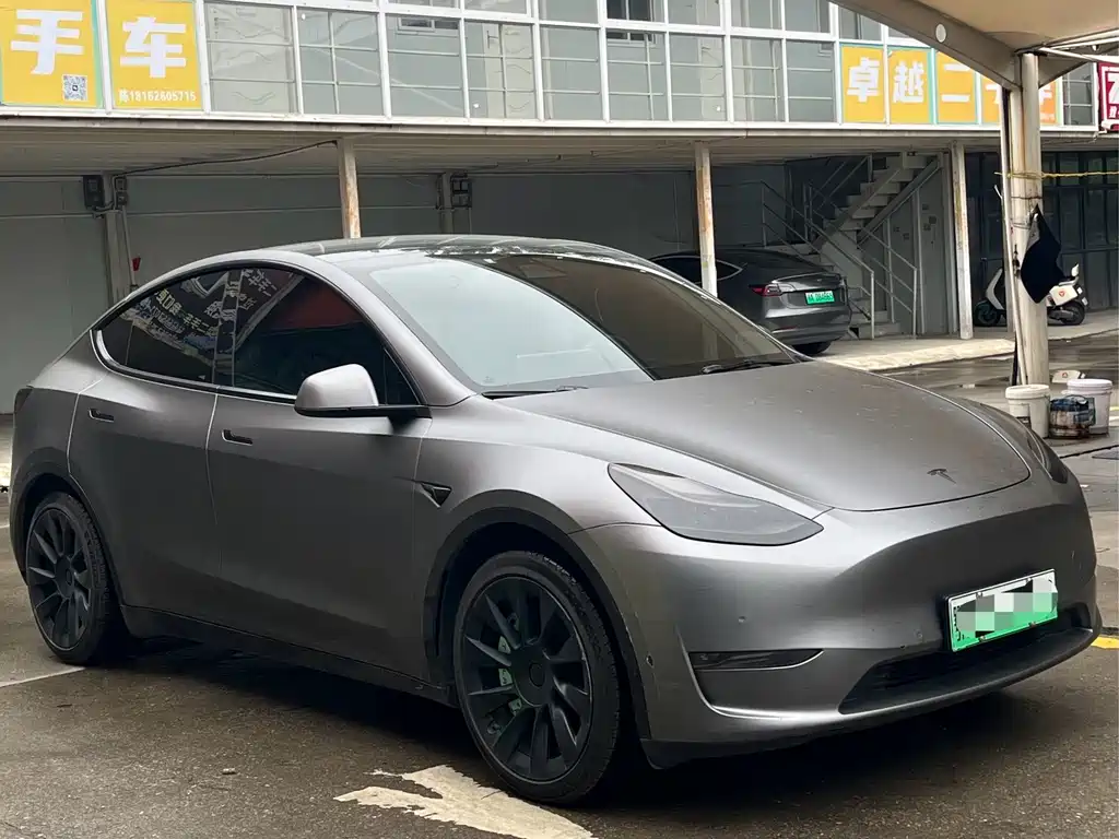 Tesla Model Y — миниатюра 2