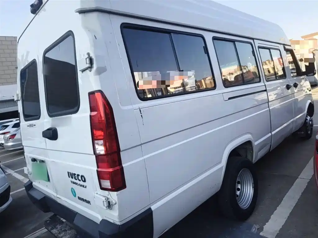 Iveco Daily 2023 2.5T V40 2-3 мест