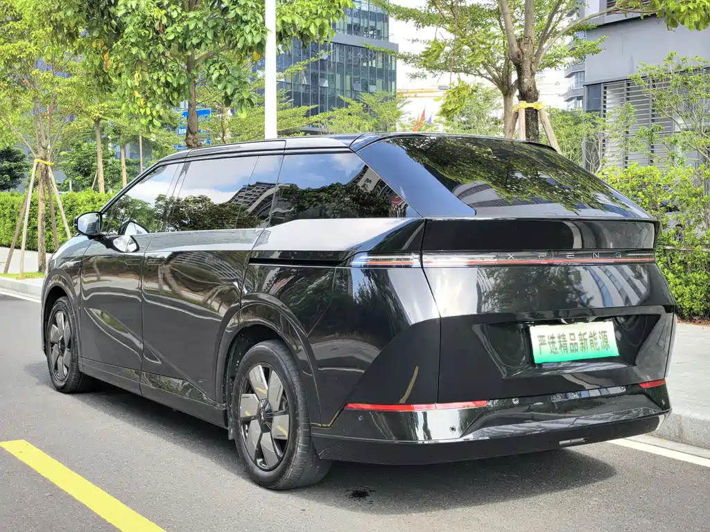 XPeng X9 — миниатюра 4