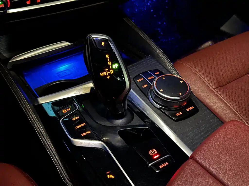 BMW 5 Series — миниатюра 9