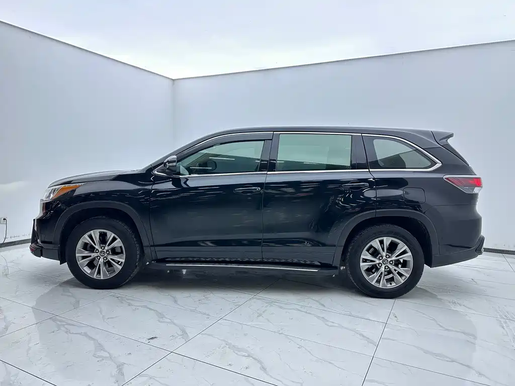 TOYOTA HIGHLANDER