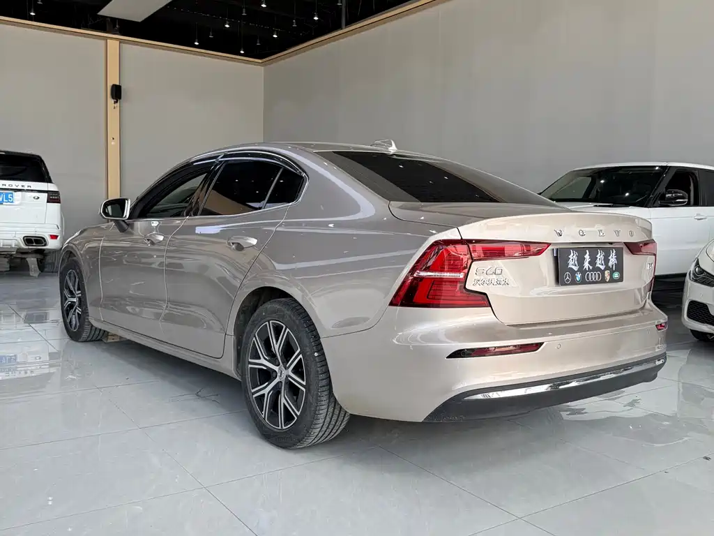Volvo S60 2023 B4 Luxury