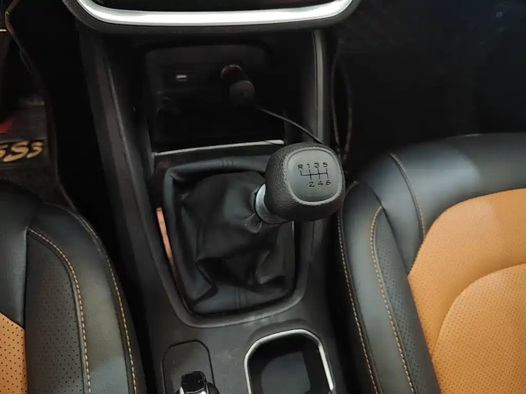 Wuling Hongguang S3 — миниатюра 14