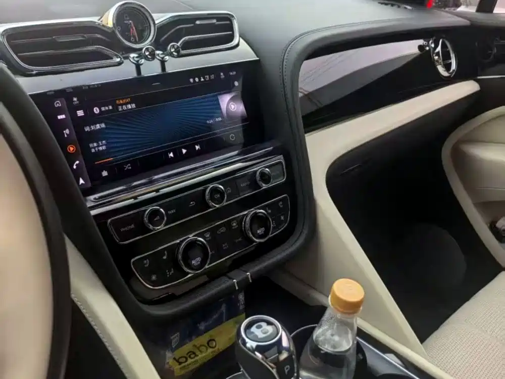 Bentley Bentayga — миниатюра 5
