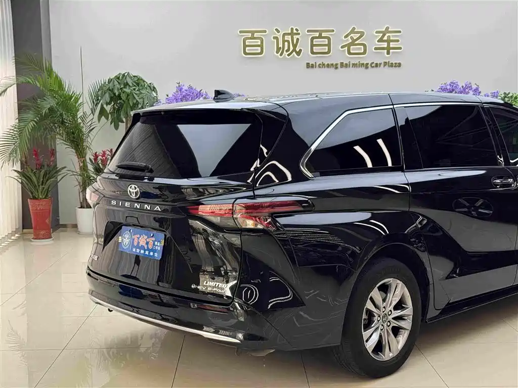 Toyota Sienna 2024 2.5L Luxury