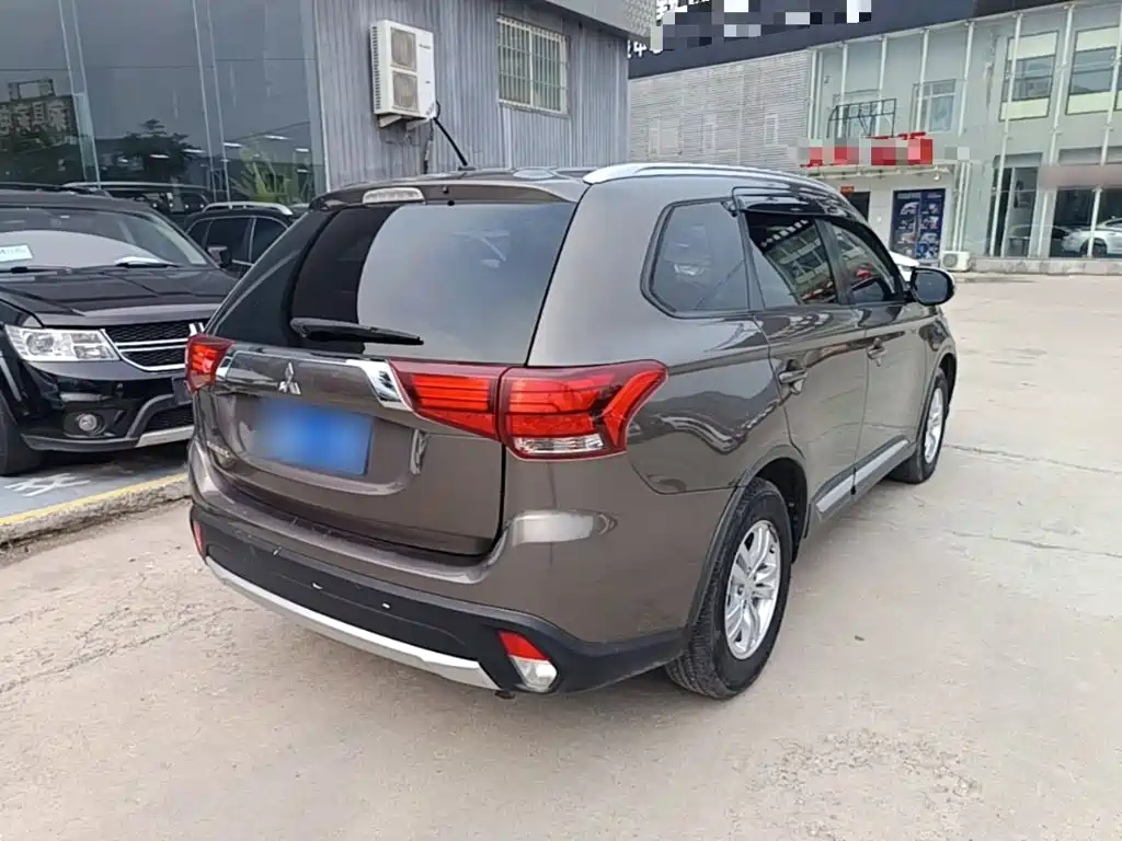 Mitsubishi Outlander 2016 2.0L 5 мест