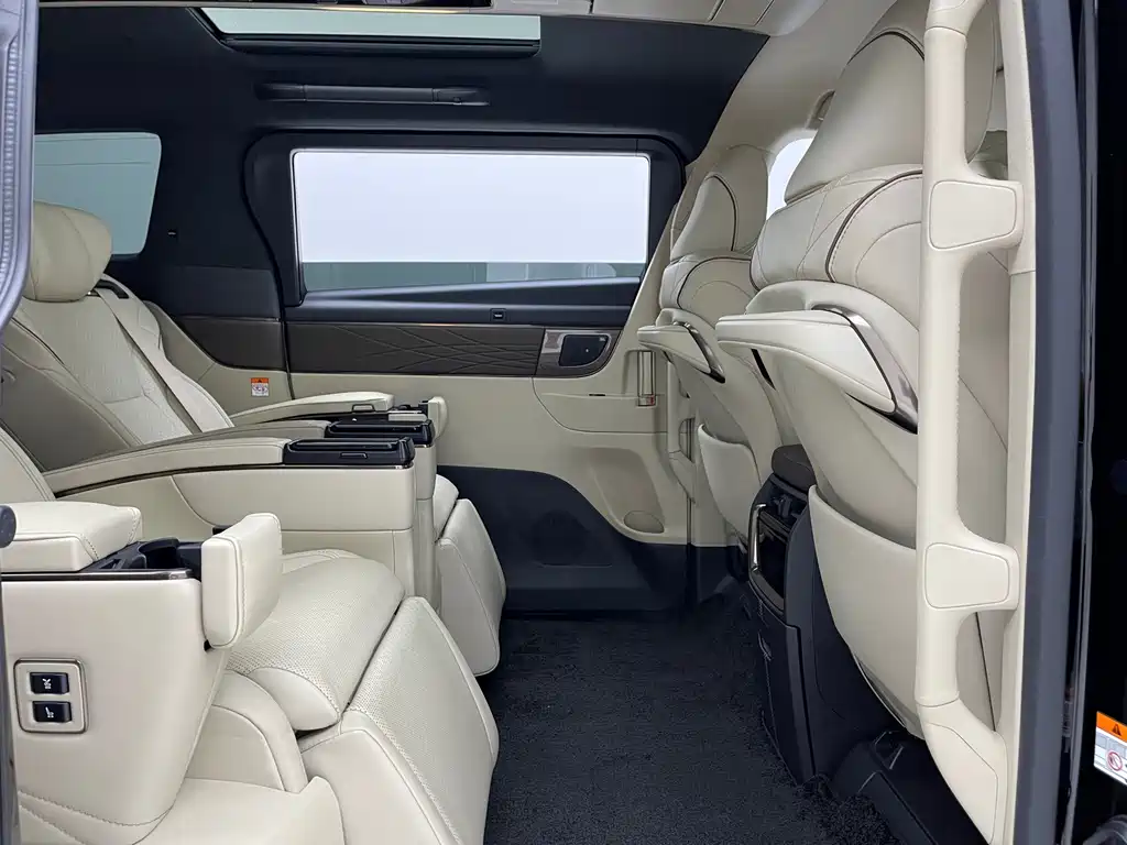 Toyota Vellfire — миниатюра 11