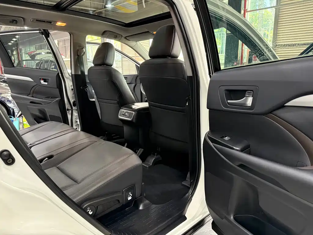 Toyota Highlander — миниатюра 10