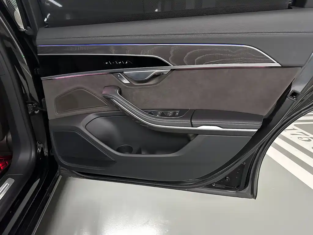 Audi A8 — миниатюра 18