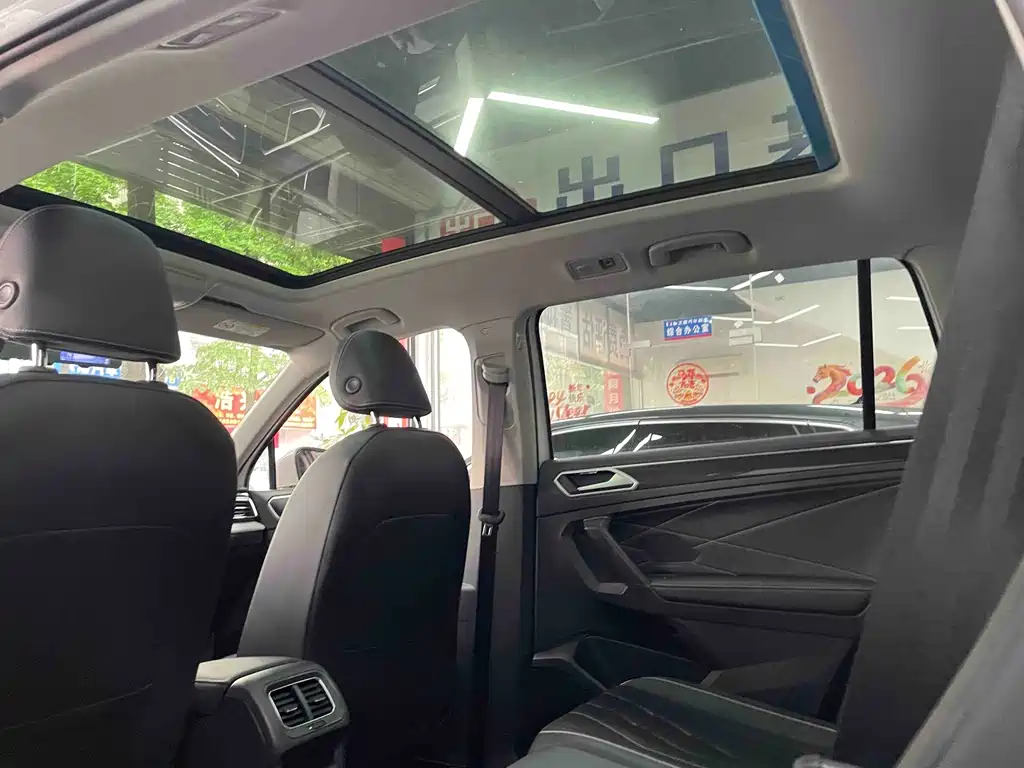 Volkswagen Tiguan L — миниатюра 26