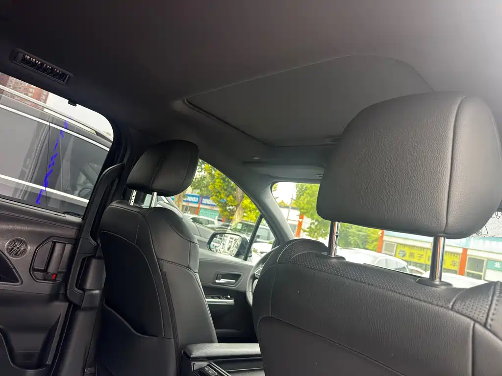 Toyota Sienna — миниатюра 8