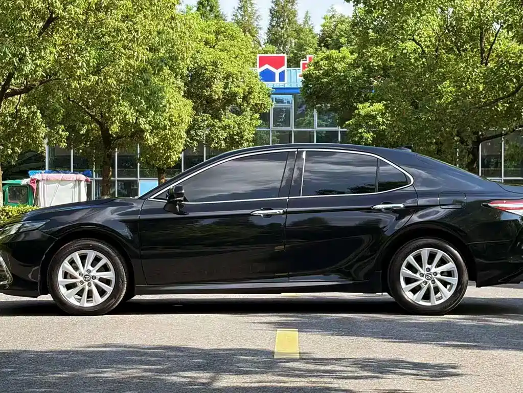 Toyota Camry — миниатюра 8