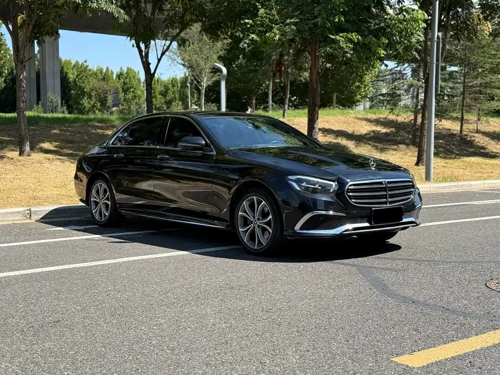 Mercedes-Benz E-Class — миниатюра 3