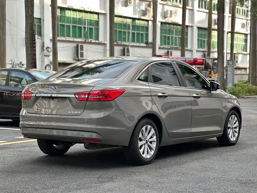 Ford Escort — миниатюра 7