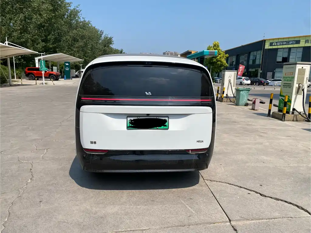 Li Auto Li MEGA — миниатюра 10